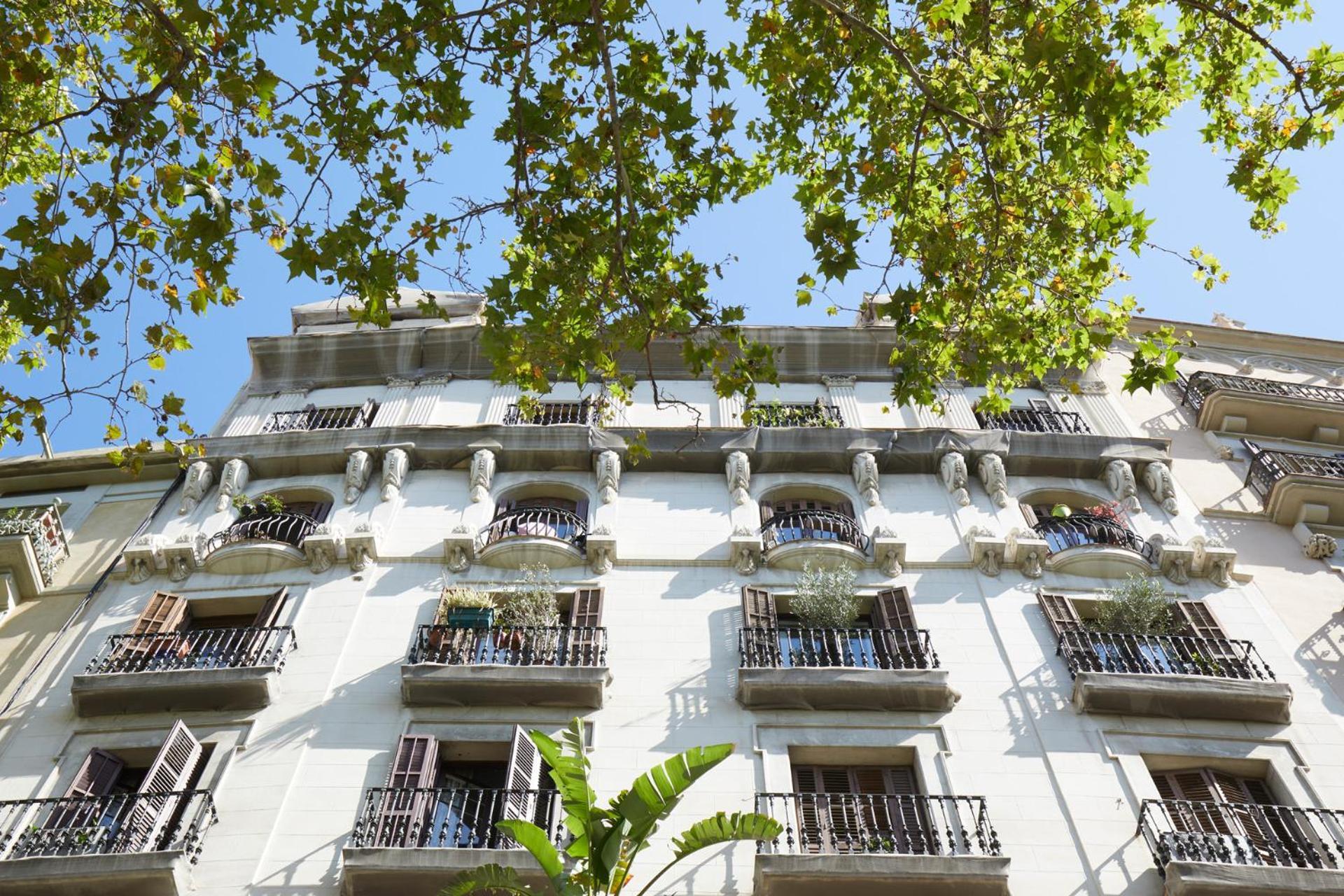 Classic Catalan Family Apartment With Balcony By Maison Pinata Barcelona Exterior photo