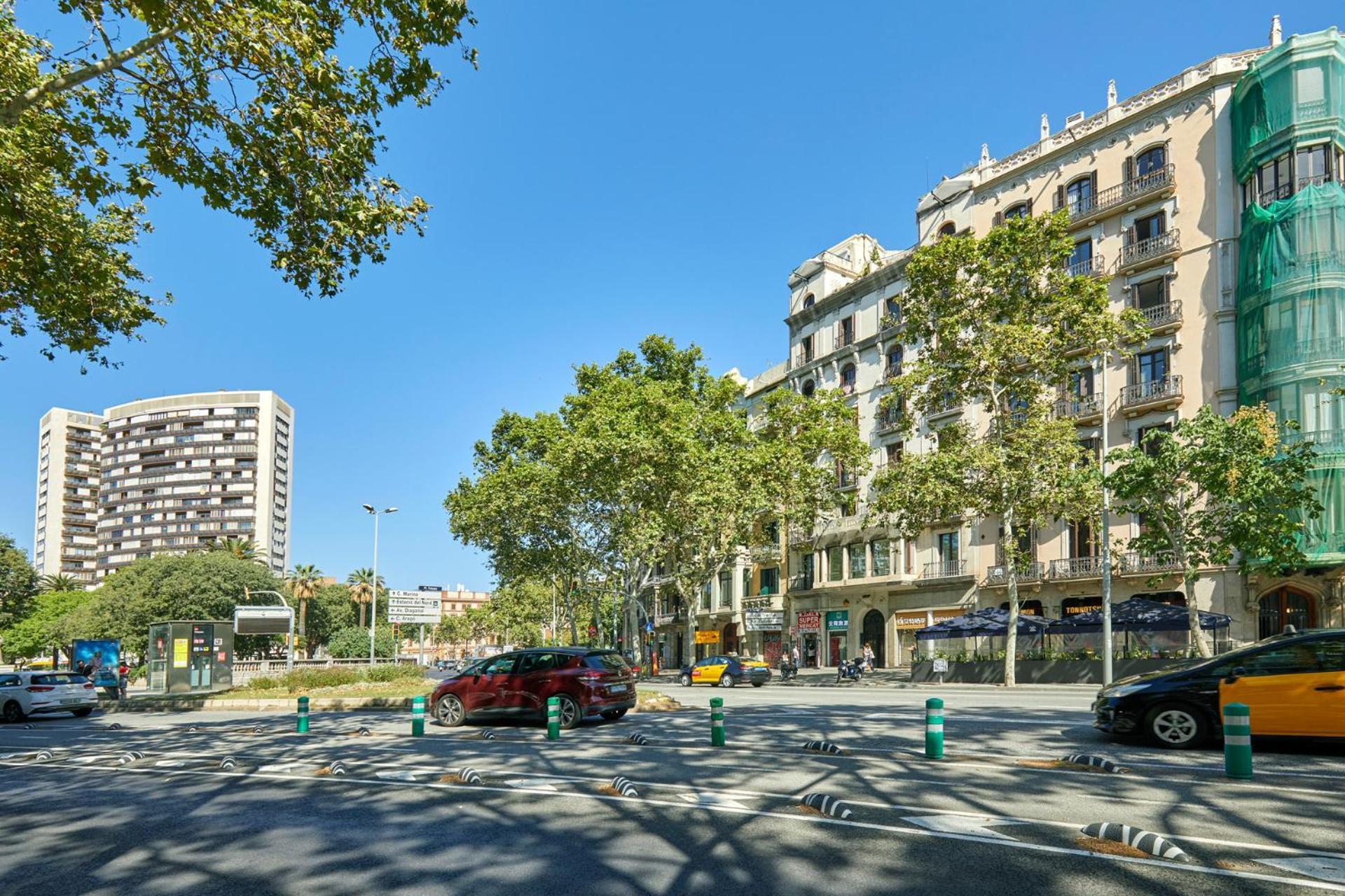 Classic Catalan Family Apartment With Balcony By Maison Pinata Barcelona Exterior photo