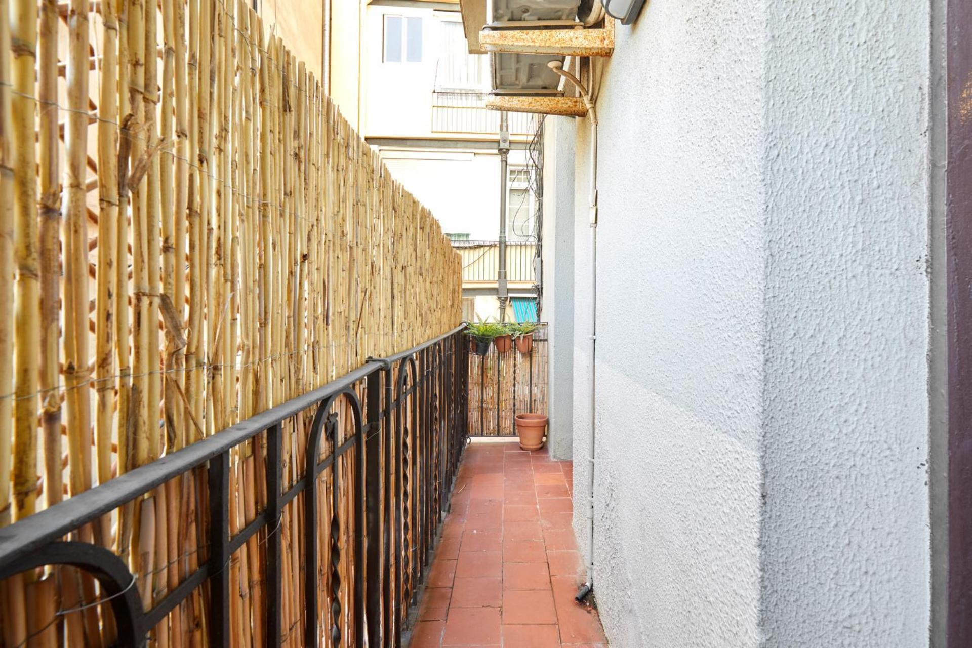 Classic Catalan Family Apartment With Balcony By Maison Pinata Barcelona Exterior photo